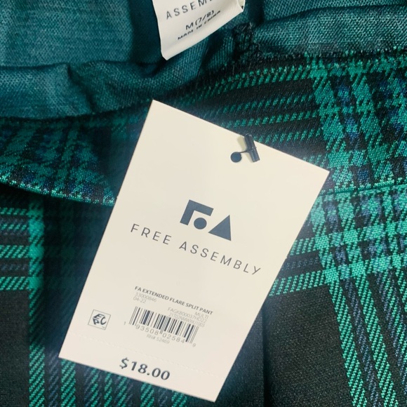 Flare Leg Pants for Girls NWT Girls Size Medium (7/8)
Color Black (Plaid) - Picture 4 of 9